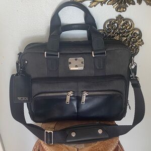 🖤😎TUMI Alpha Bravo Albany Slim Commuter Briefcase
- Black and Charcoal ♠️